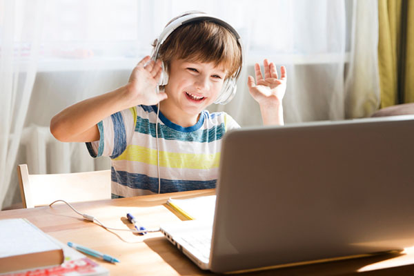 Nên Hay Không Nên Cho Trẻ Học Tiếng Anh Online Với Người Nước Ngoài